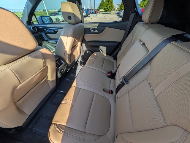 Used 2024 Chevrolet Blazer Premier w/ Enhanced Convenience Package FWD image 12