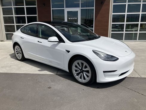 Used 2022 Tesla Model 3 Long Range AWD/4WD image 2