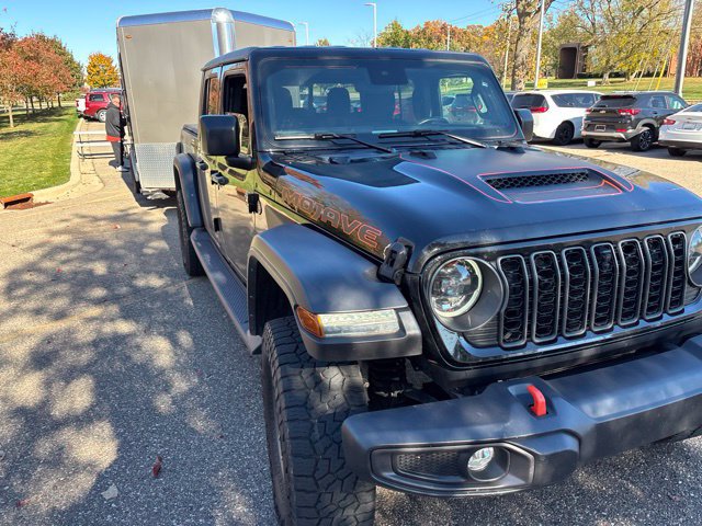 Used 2024 Jeep Gladiator Mojave w/ Technology Group AWD/4WD image 2