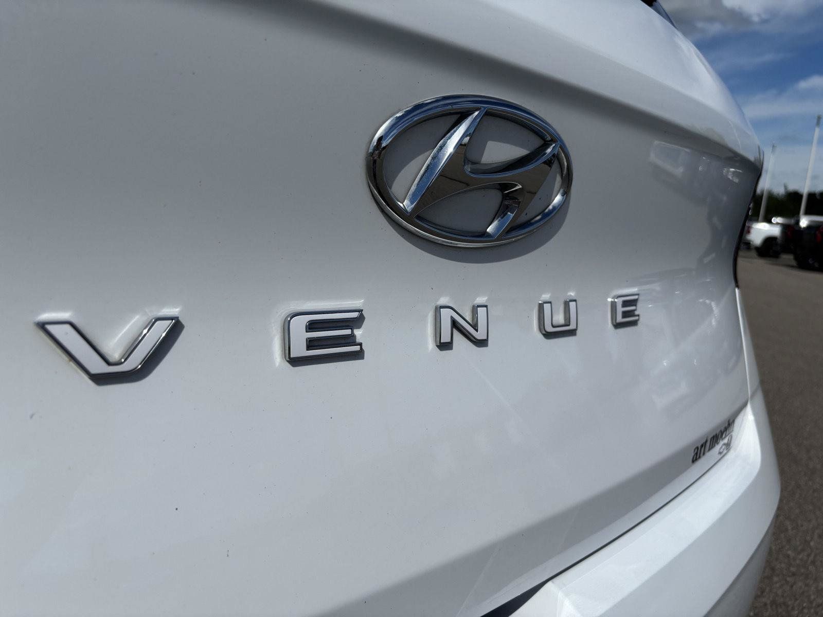 Used 2025 Hyundai Venue SEL FWD image 8