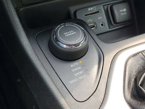 Used 2015 Jeep Cherokee Sport w/ Sport Appearance Group AWD/4WD image 26