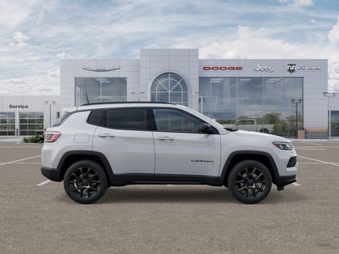 New 2026 Jeep Compass Latitude image 21