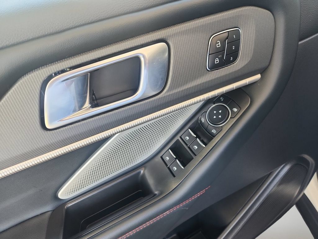 Certified 2025 Ford Explorer ST AWD/4WD image 10