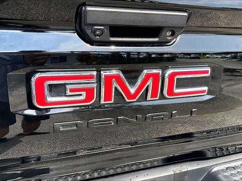 Used 2024 GMC Canyon Denali AWD/4WD image 30
