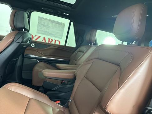 New 2025 Lincoln Navigator Reserve image 17