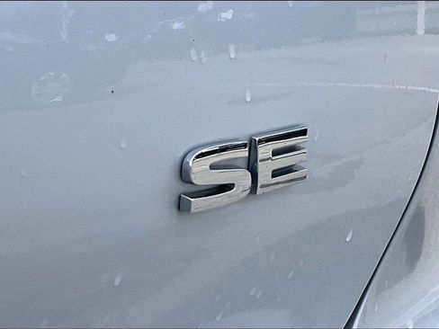 Used 2023 Mitsubishi Outlander SE AWD/4WD image 9