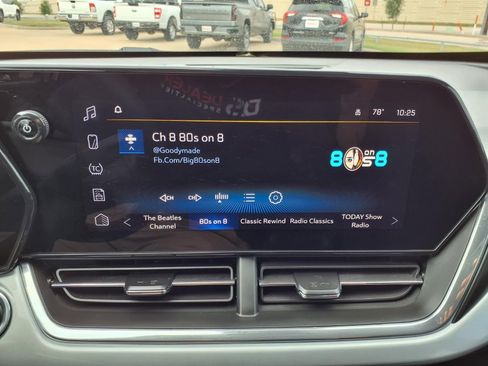 Used 2025 Chevrolet Trax LT FWD image 19