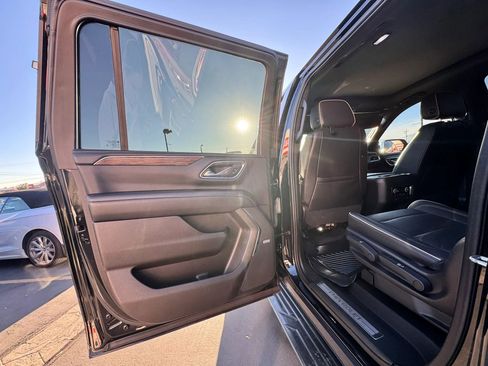 Used 2021 Chevrolet Suburban Premier w/ Premium Package image 25