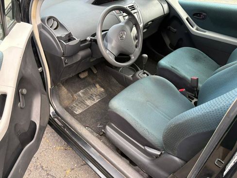 Used 2007 Toyota Yaris 2-Door Hatchback image 5