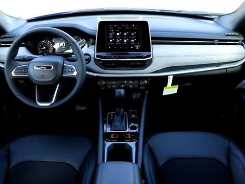 New 2025 Jeep Compass Latitude image 20