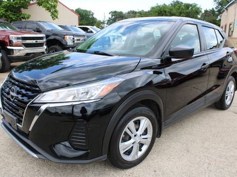Used 2023 Nissan Kicks S FWD image 7