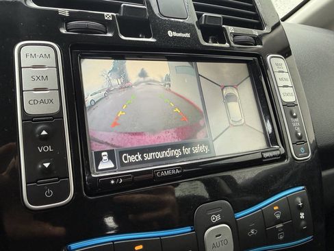 Used 2017 Nissan Leaf SV w/ Premium Package image 25