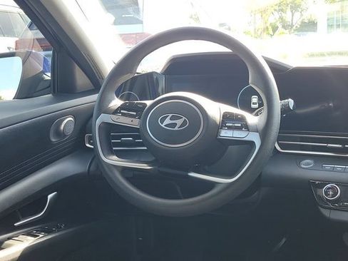 Used 2024 Hyundai Elantra SEL FWD image 3
