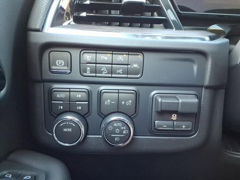 New 2026 Chevrolet Suburban Premier w/ Sun And Tow Package image 18