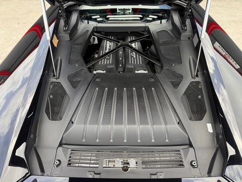 Used 2015 Lamborghini Huracan LP 610-4 AWD/4WD image 25