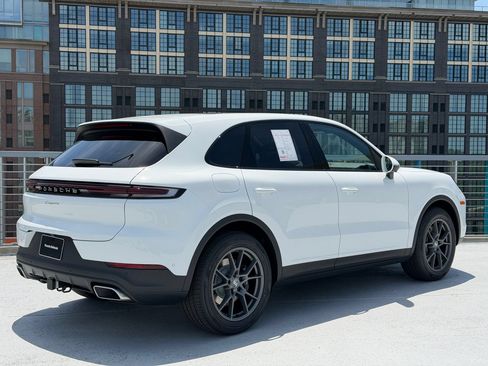 Certified 2026 Porsche Cayenne AWD/4WD image 10