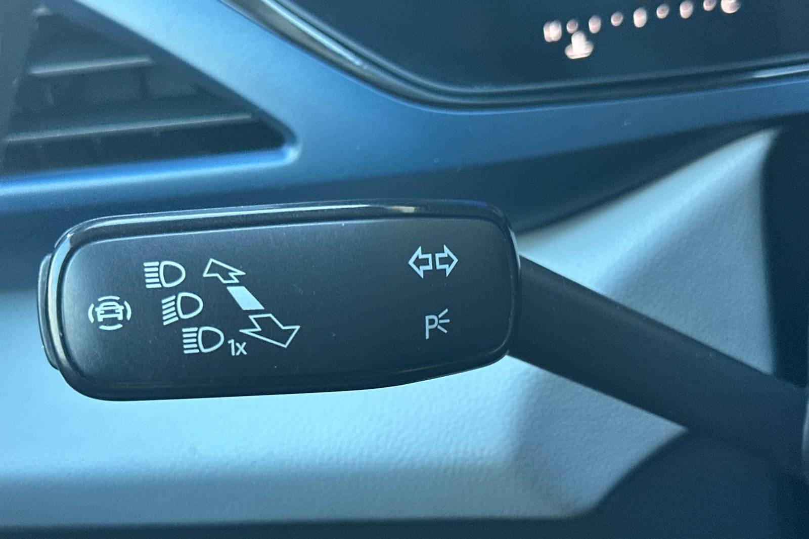 Used 2023 Volkswagen Taos SE w/ Panoramic Sunroof Package FWD image 38