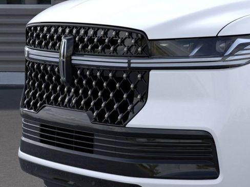 New 2026 Lincoln Navigator L Black Label AWD/4WD image 17