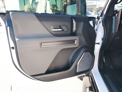 Used 2025 GMC Hummer EV 2X AWD/4WD image 17