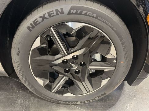 New 2025 Kia EV6 Wind image 14