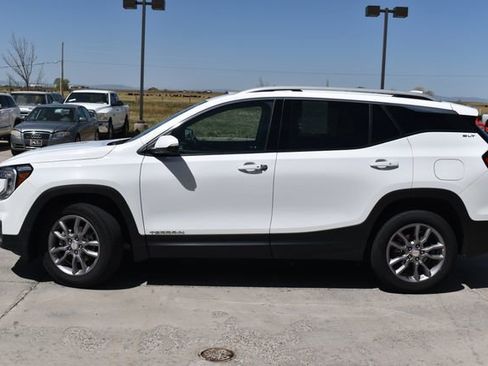 Used 2024 GMC Terrain SLT AWD/4WD image 8