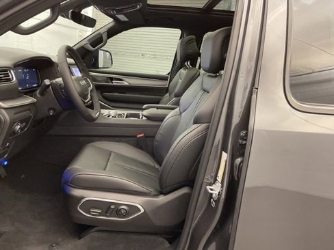 New 2025 Jeep Wagoneer 4WD w/ Premium Group I image 19