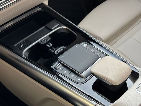 Certified 2023 Mercedes-Benz GLA 250 4MATIC image 38