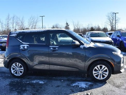 Used 2020 Kia Soul LX image 2