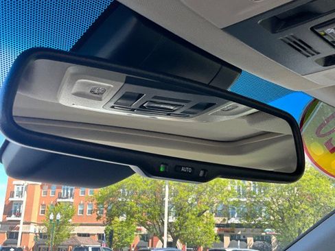 Used 2020 Toyota Avalon XLE w/ Moonroof Package image 18