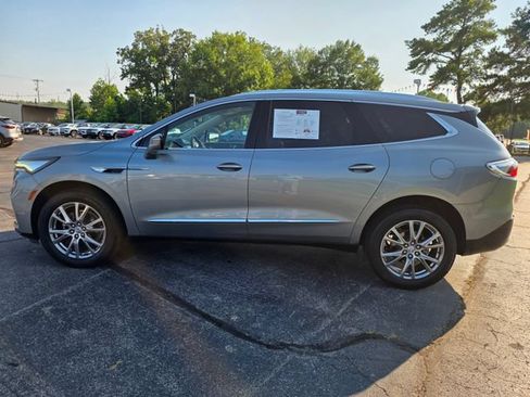 Used 2023 Buick Enclave Essence w/ Experience Buick Package FWD image 7