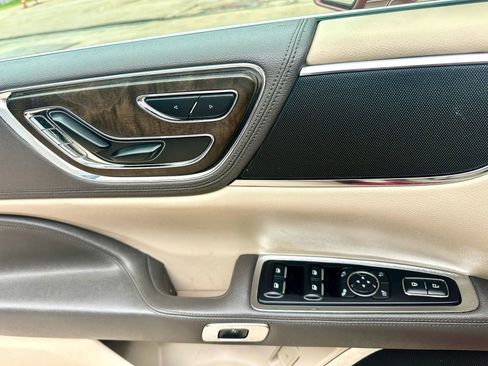 Used 2017 Lincoln Continental Select FWD image 33