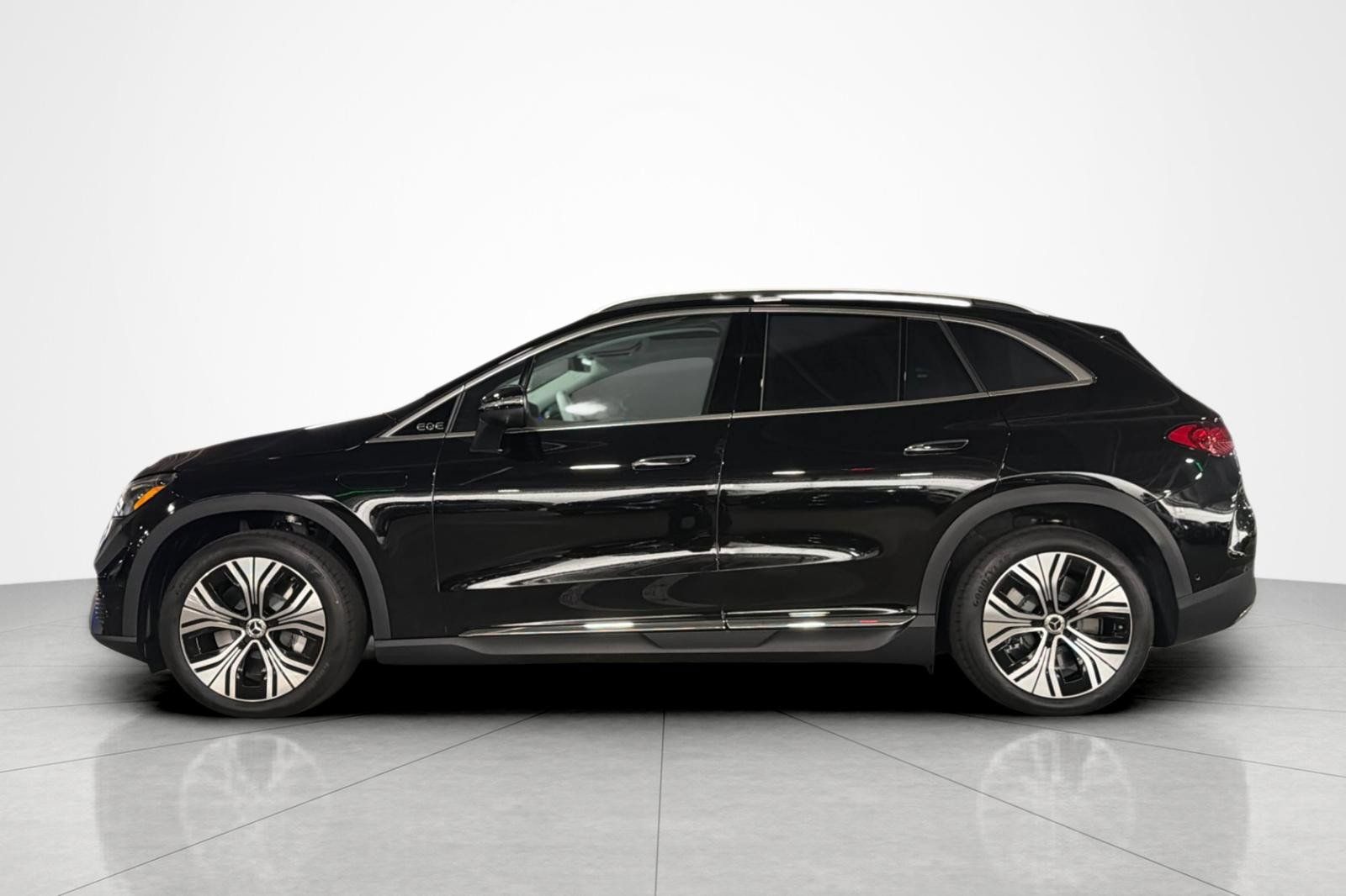 New 2027 Mercedes-Benz EQE 320+ SUV image 2