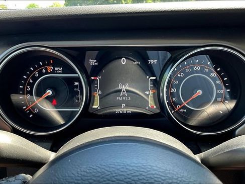Used 2023 Jeep Gladiator Sport AWD/4WD image 14