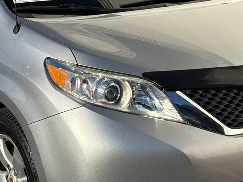 Used 2012 Toyota Sienna LE image 10