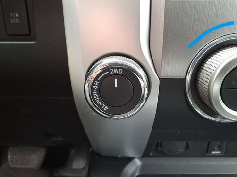 Used 2015 Toyota Tundra Limited w/ Limited Premium Package image 25