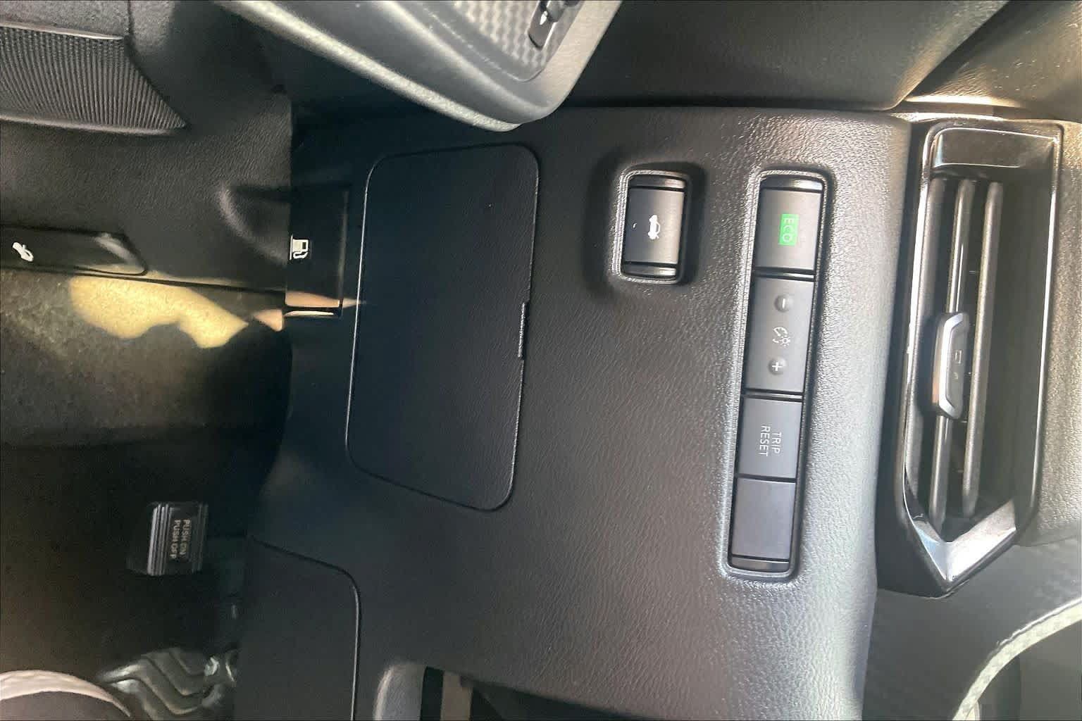 Used 2024 Nissan Sentra SV FWD image 33