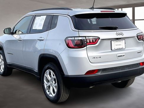 Used 2024 Jeep Compass Latitude image 4