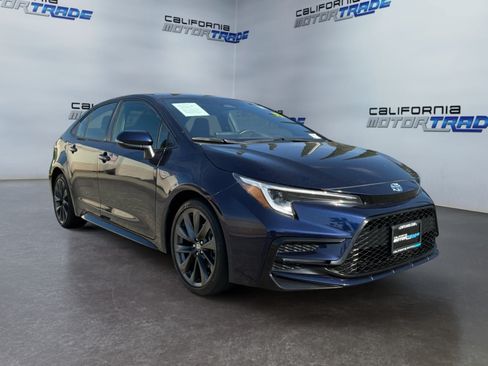 Used 2024 Toyota Corolla SE w/ SE Package FWD image 3