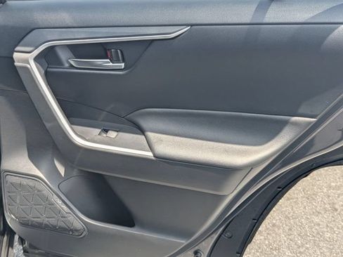 Used 2019 Toyota RAV4 XLE w/ Convenience Package FWD image 15