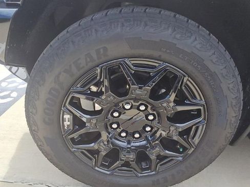 Certified 2025 GMC Hummer EV 3X w/ LPO, Dark Essentials Package AWD/4WD image 6