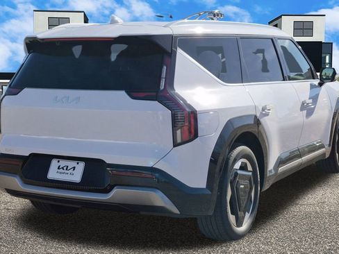 New 2026 Kia EV9 Wind image 5