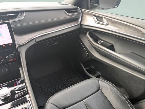Used 2023 Jeep Grand Cherokee Overland AWD/4WD image 14