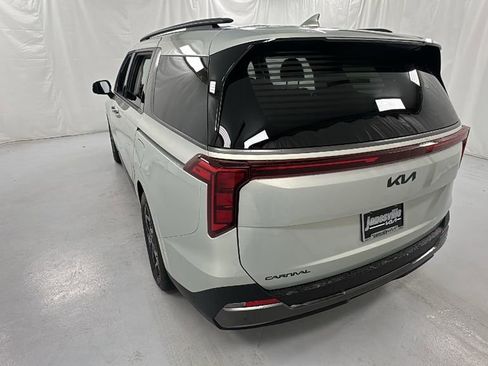 New 2026 Kia Carnival SX w/ SX Dark Edition Package FWD image 5