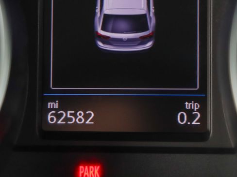 Used 2019 Volkswagen Tiguan SEL Premium R-Line image 16