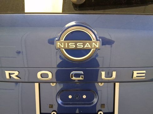 Used 2023 Nissan Rogue S AWD/4WD image 25