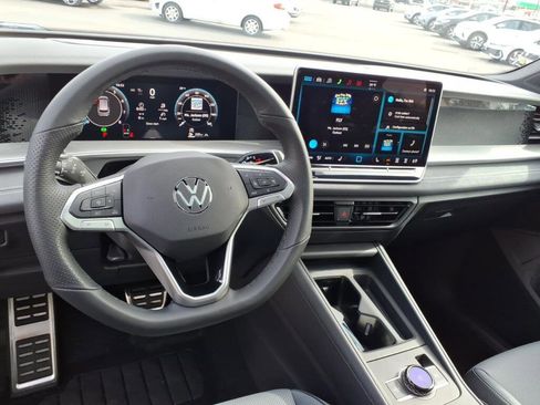 New 2026 Volkswagen Tiguan SE R-Line AWD/4WD image 8
