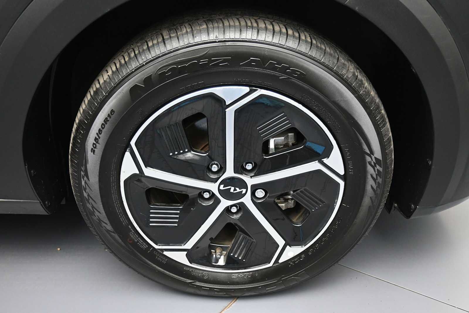 Certified 2025 Kia Niro EX w/ EX Cold Weather Package FWD image 13