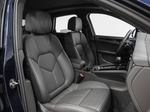 Used 2023 Porsche Macan AWD/4WD image 20