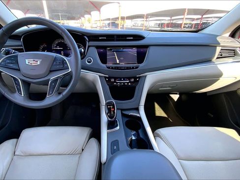 Used 2017 Cadillac XT5 Luxury w/ Driver Awareness Package FWD image 16