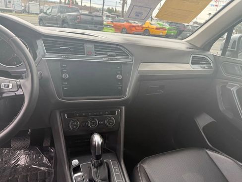 Used 2021 Volkswagen Tiguan SE FWD image 22